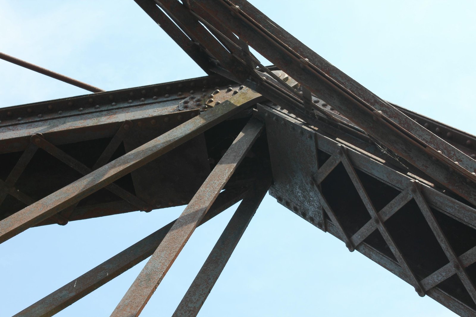 Upper angle connection